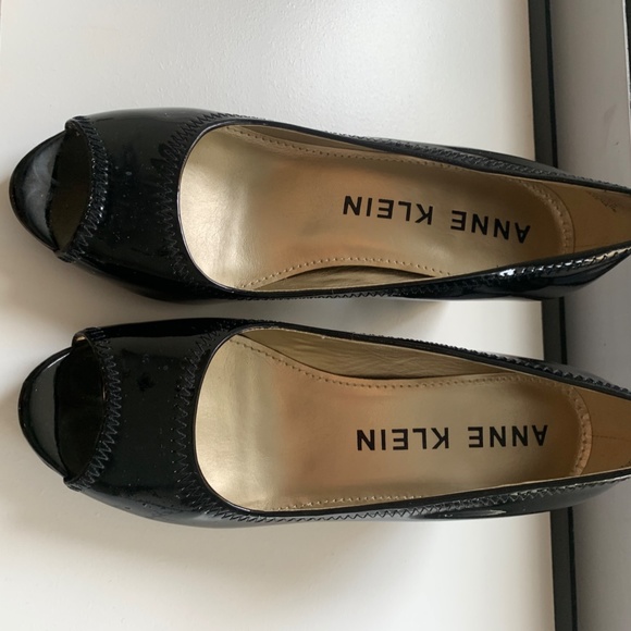Anne Klein Patent Peep-Toe Pump -Perfect Condition - Picture 4 of 4